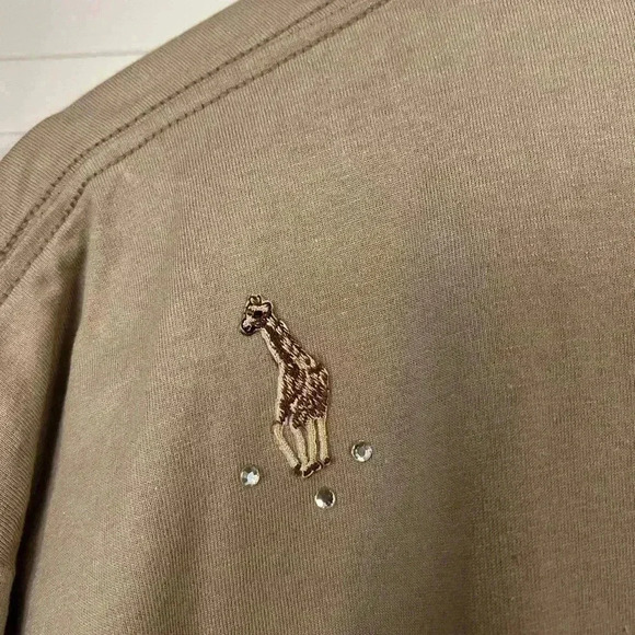Sand-colored T-Shirt size L with lion, giraffe & cheetah embroidered animals - Picture 10 of 10